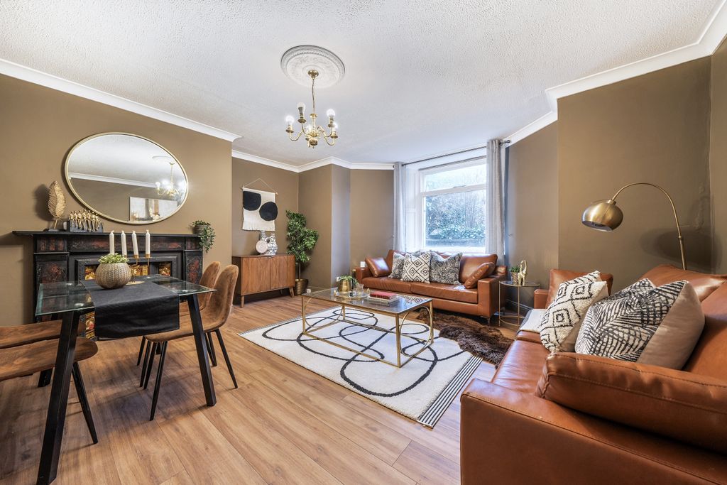 Property photo 1 of 17 Lounge/Dining Room