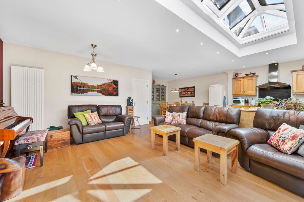 Property photo 3 of 28 3946764