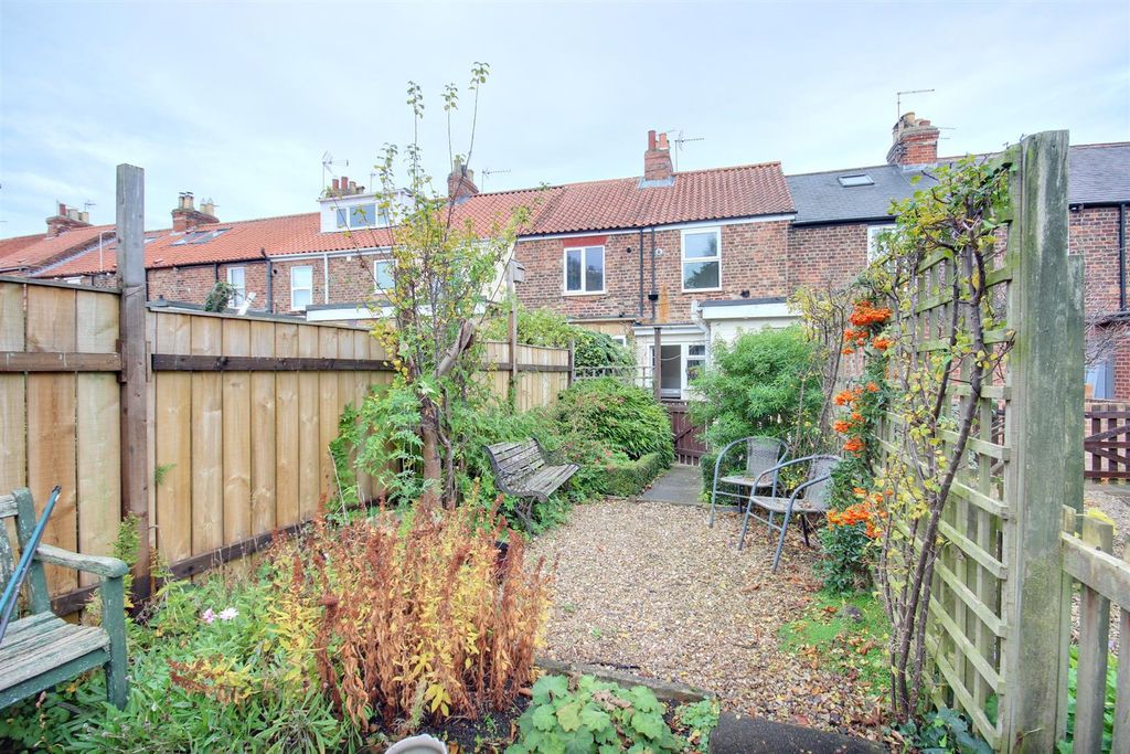 Property photo 2 of 11 Sloe Lane (2).Jpg