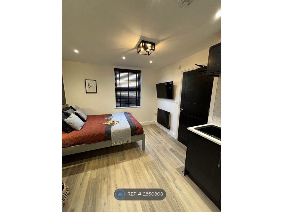 Property photo 2 of 10 Studio 4