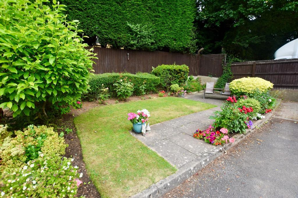 Property photo 2 of 16 D7E5F779-5C62-4Db6-Bd8E-15B862E28353_1_201_A.Jpeg