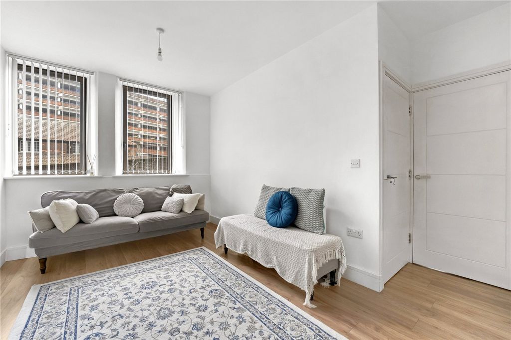 Property photo 3 of 18 Picture No. 12