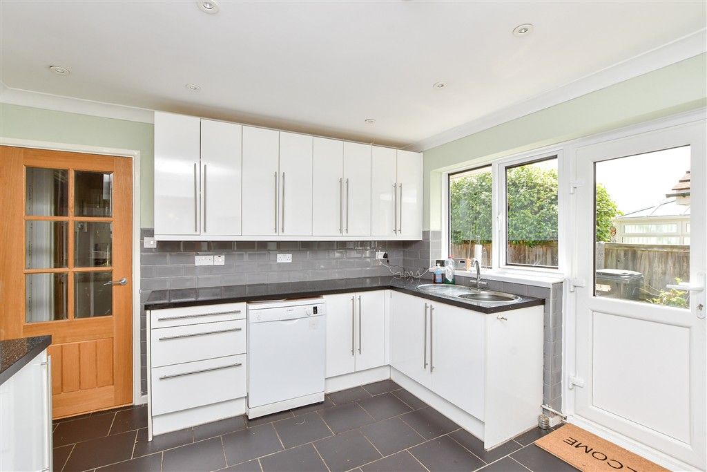 Property photo 1 of 10 Kitchen
