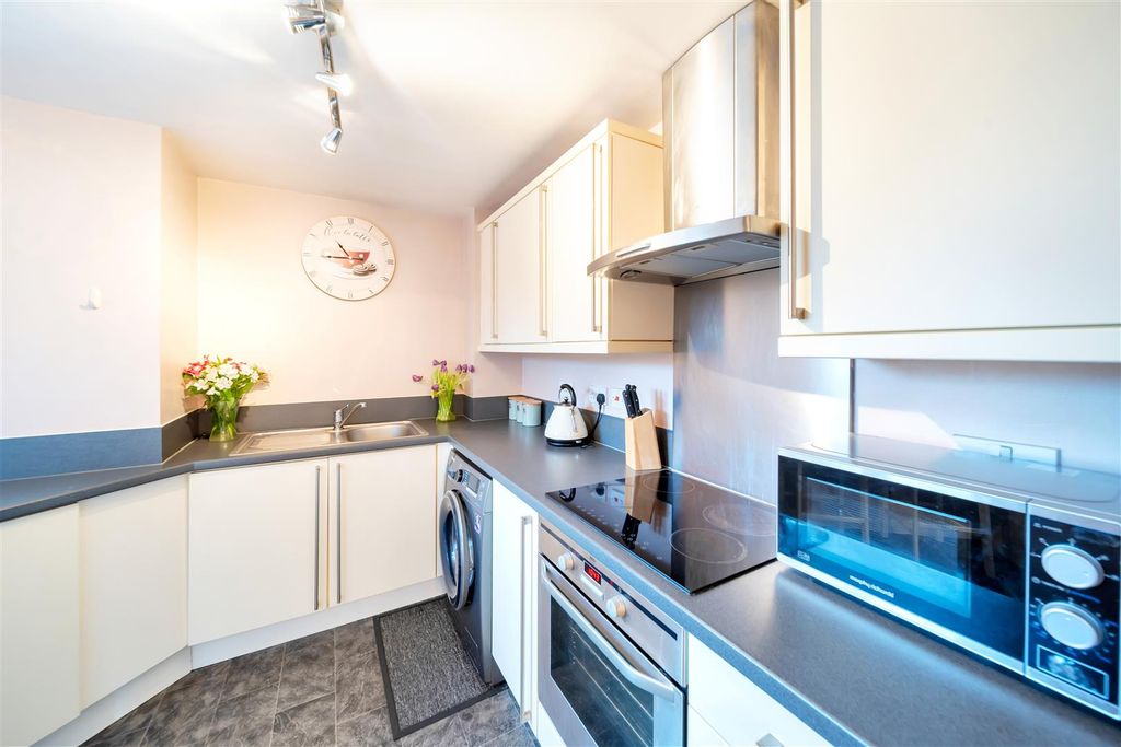 Property photo 3 of 11 Downham Rd-06.Jpg