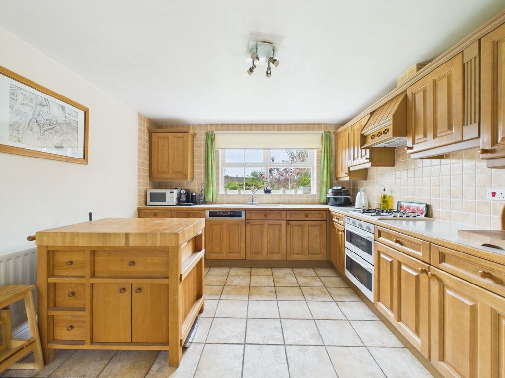 Property photo 2 of 19 Kitchen