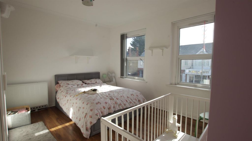Property photo 2 of 4 Bedroom.Jpg