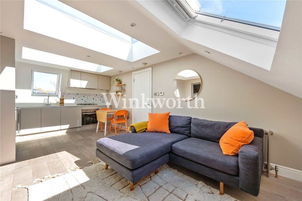 Property photo 2 of 19 Picture No. 10