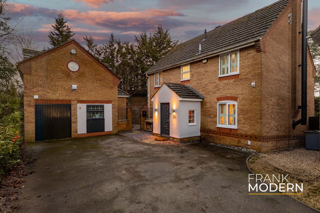 Property photo 1 of 61 Dusk