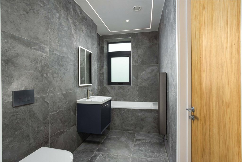 Additional image 9 of 2 bed flat for saleApartment 1, Robin Hill, Clifford Road, Ilkley, West Yorkshire LS29