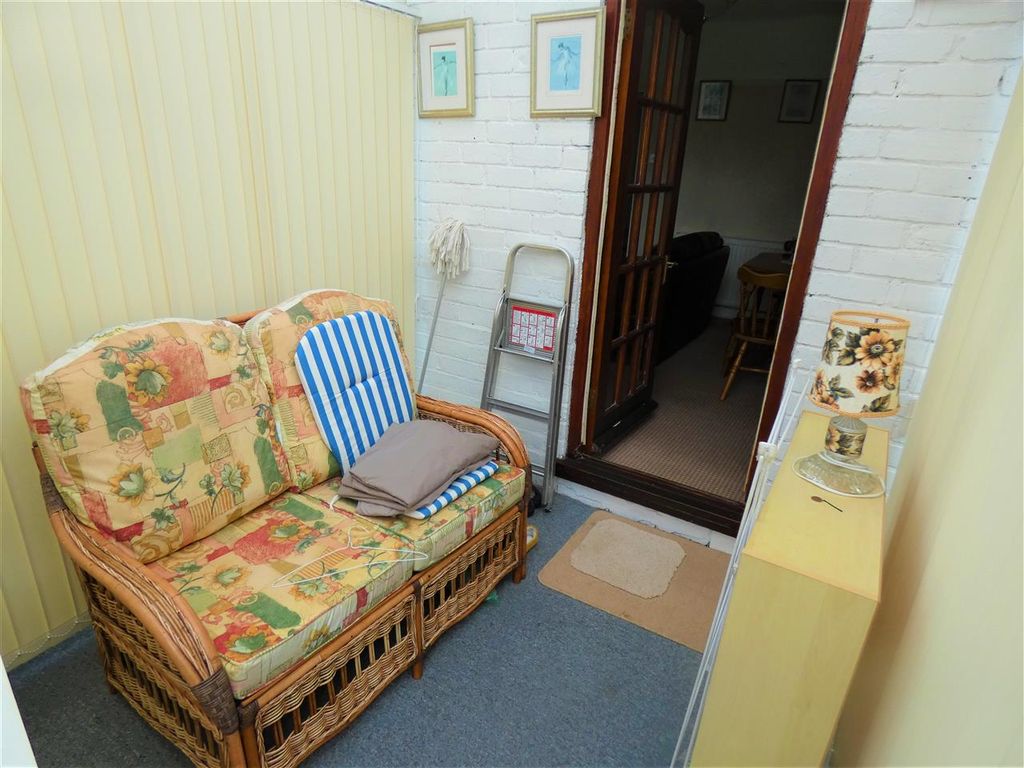 Property photo 3 of 8 Conservatory