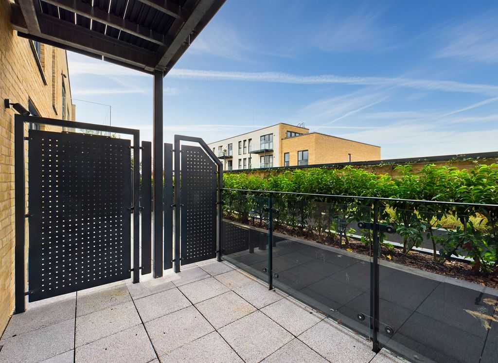 Property photo 2 of 17 Balcony 1