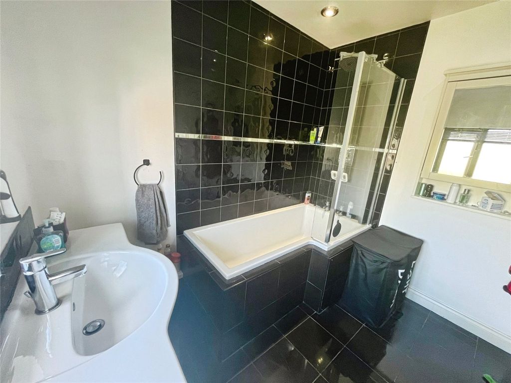 Property photo 3 of 13 Bathroom