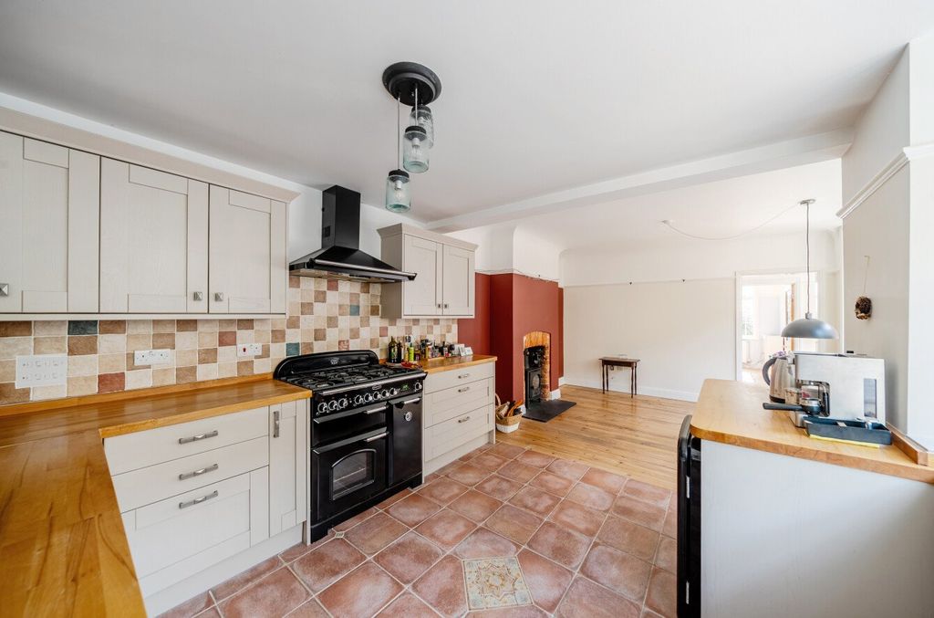 Property photo 2 of 18 Picture No. 41