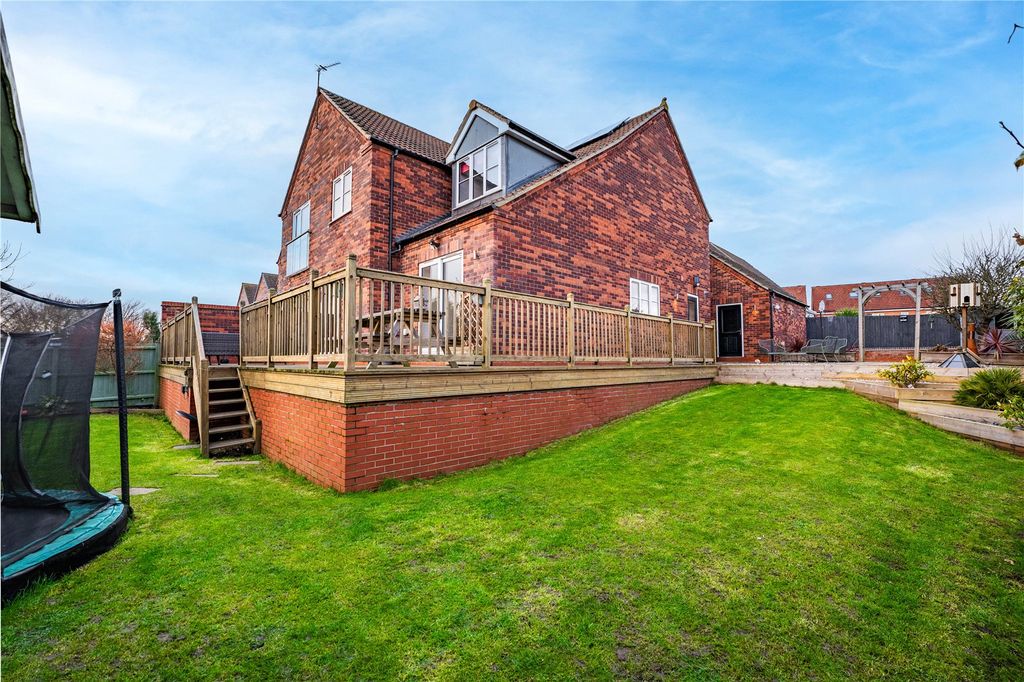 Property photo 2 of 29 Picture No. 15