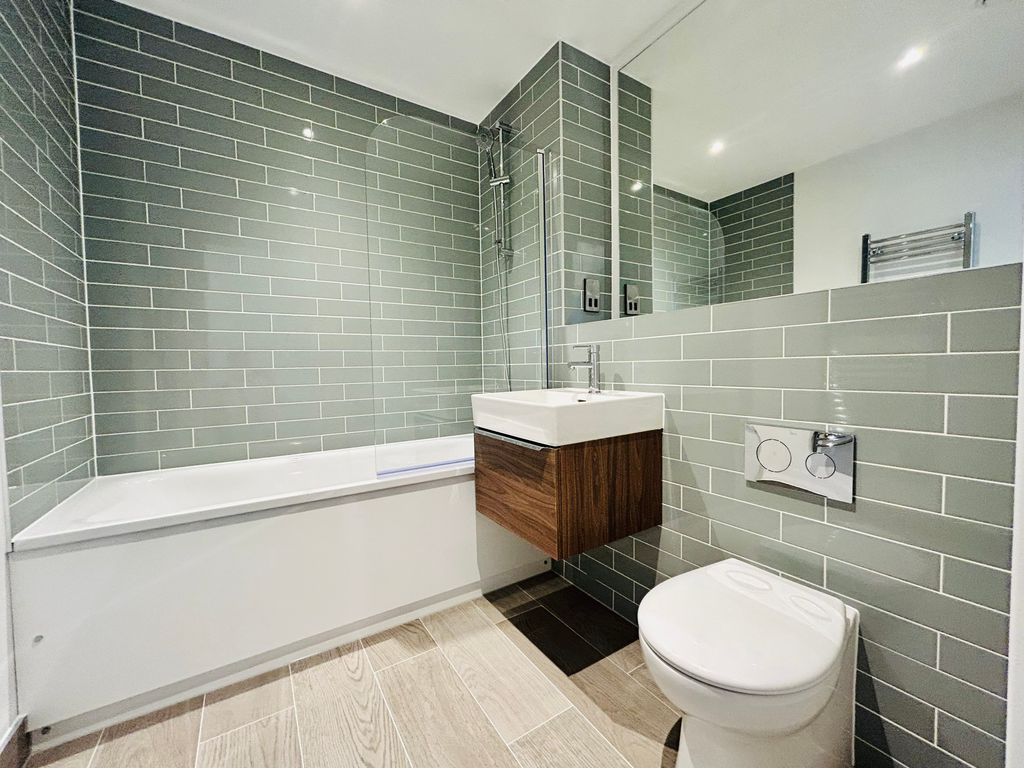 Property photo 1 of 7 Bathroom