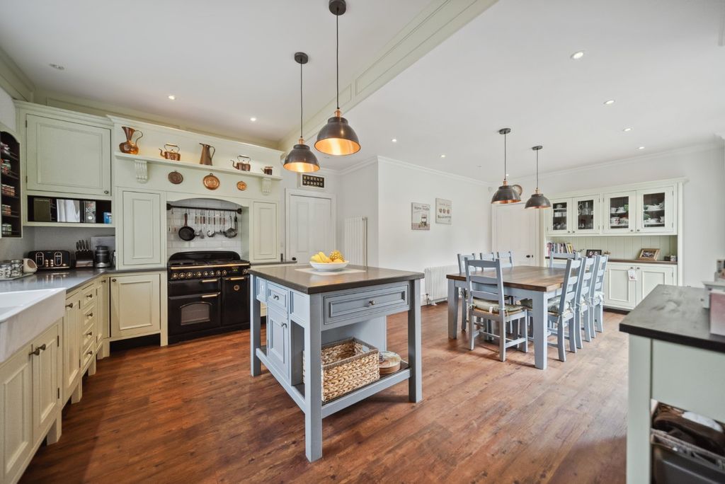 Property photo 2 of 34 Dining Kitchen