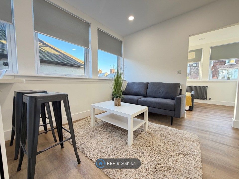 Property photo 1 of 19 1 Bed Flat - Furnished