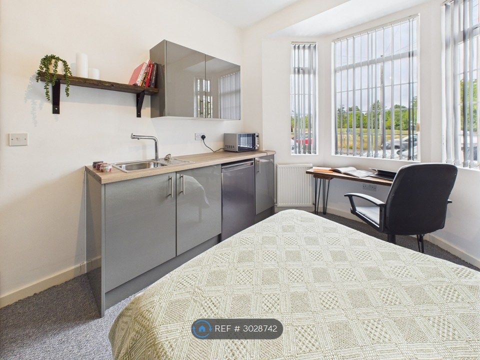 Property photo 2 of 6 Kitchenette And Desk