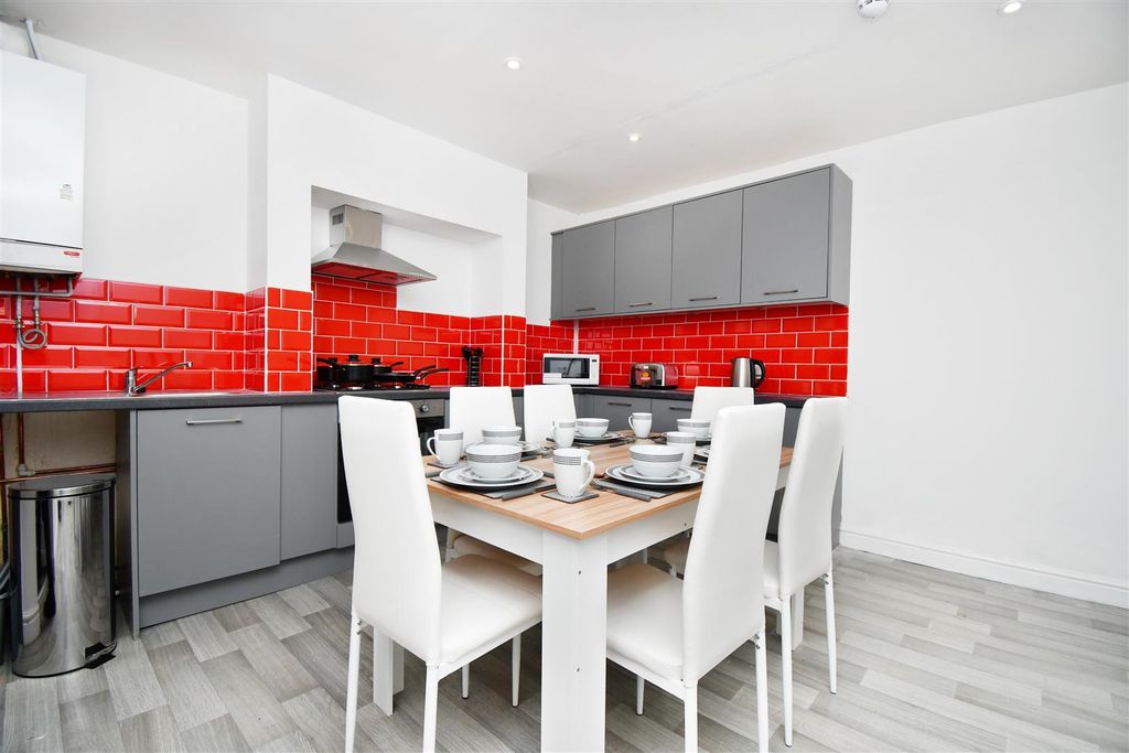 Property photo 3 of 6 Kitchen 2.Jpg