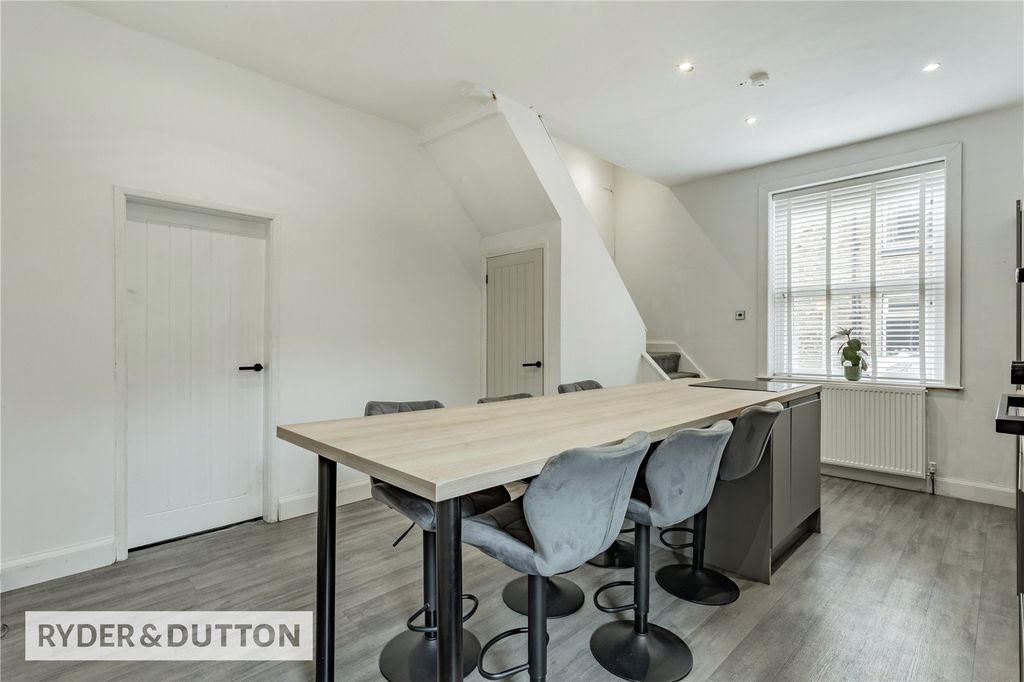 Property photo 3 of 15 Kitchen