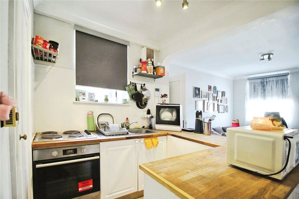 Property photo 2 of 9 Kitchen