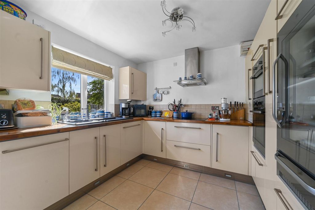 Property photo 2 of 17 Kitchen