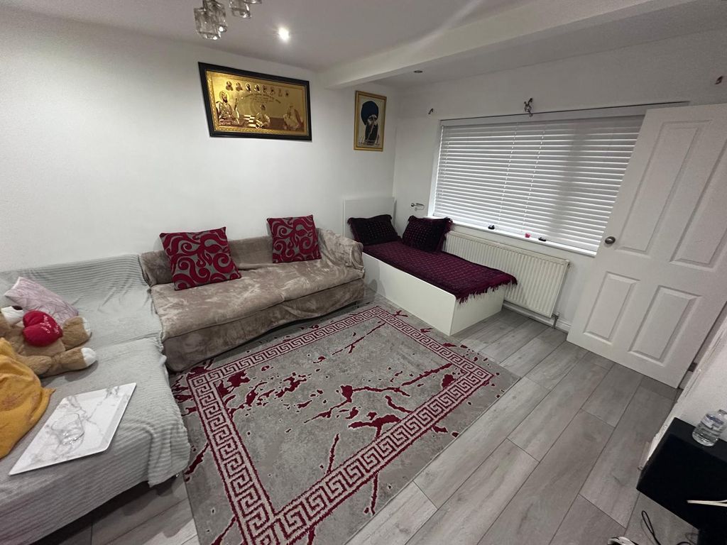 Property photo 3 of 5 Gallery