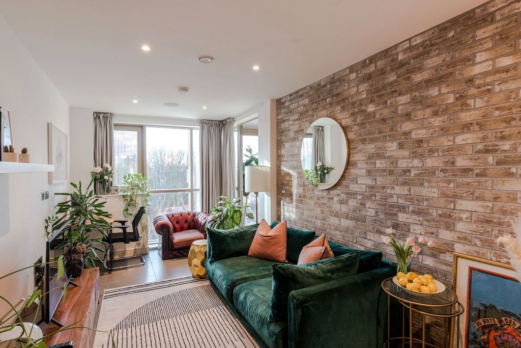 Property photo 1 of 20 Reception/Kitchen