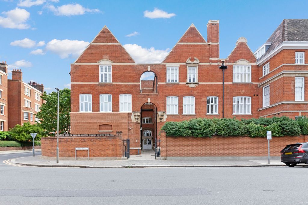 Property photo 1 of 10 Building Front