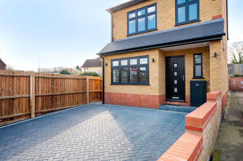 Property photo 2 of 33