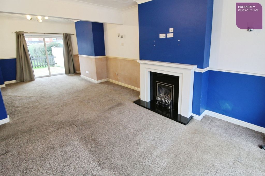 Property photo 3 of 10 Living Dining Room