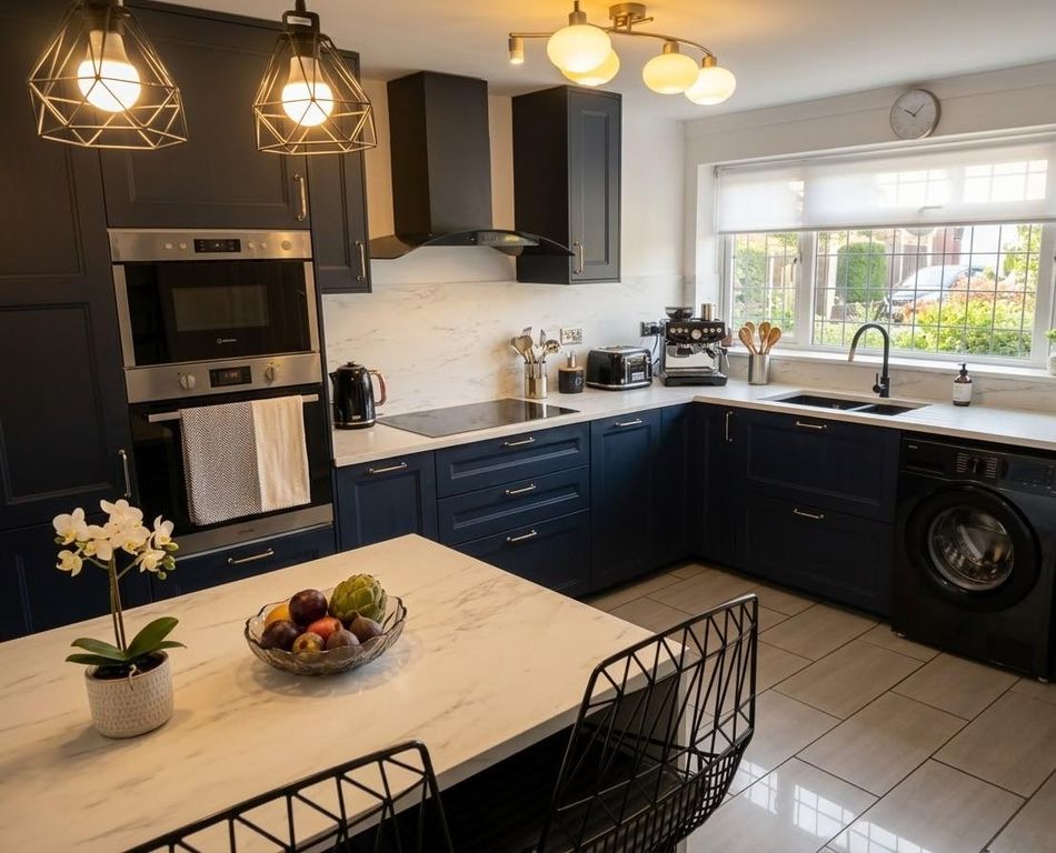 Property photo 3 of 14 Kitchen