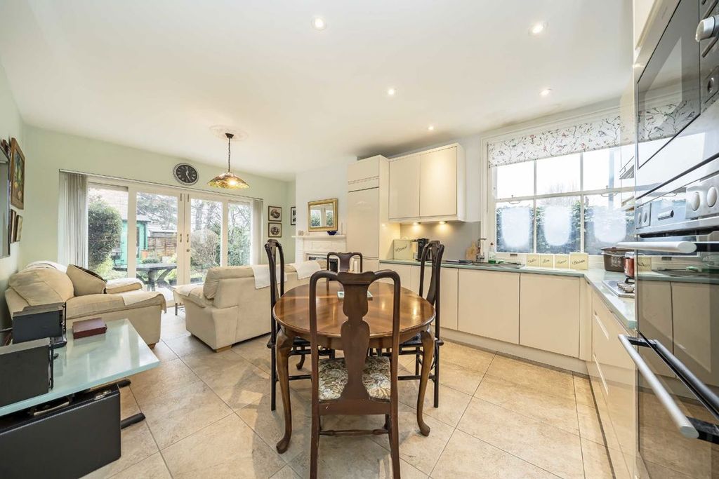 Property photo 2 of 8