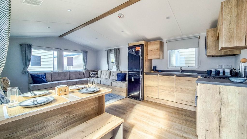 Property photo 3 of 14 Untitled 4