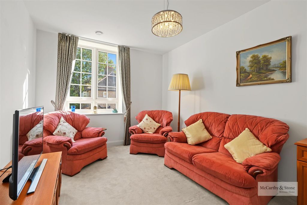 Property photo 2 of 15 Flat 11, Beck House, 174 Twickenham Road, Islewort