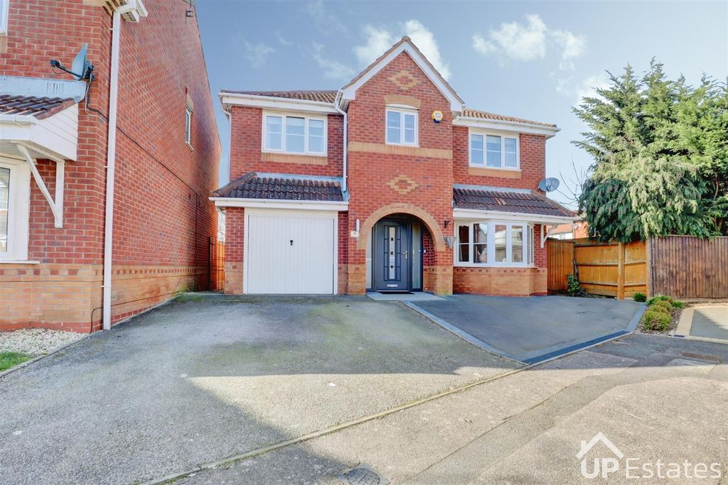 Property photo 1 of 19 Front Aspect