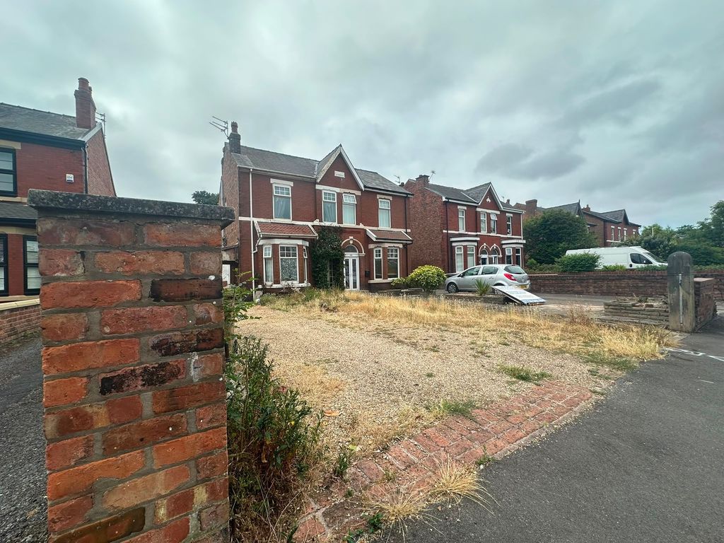 Property photo 2 of 25