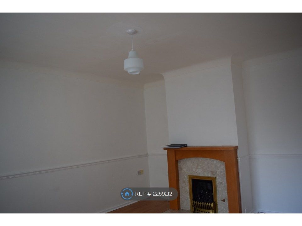 Property photo 3 of 12 Lounge