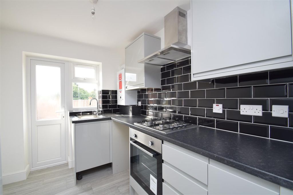 Property photo 2 of 7 Kitchen