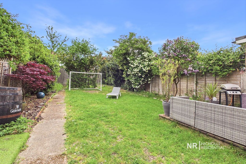 Property photo 3 of 12 Garden