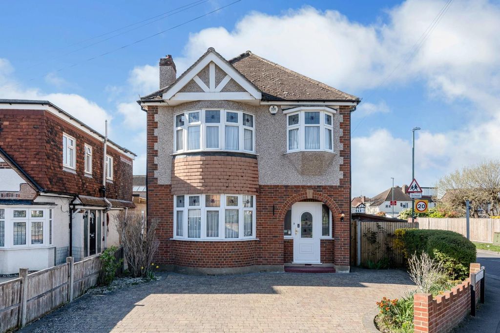 Property photo 1 of 21 Chadacre Road