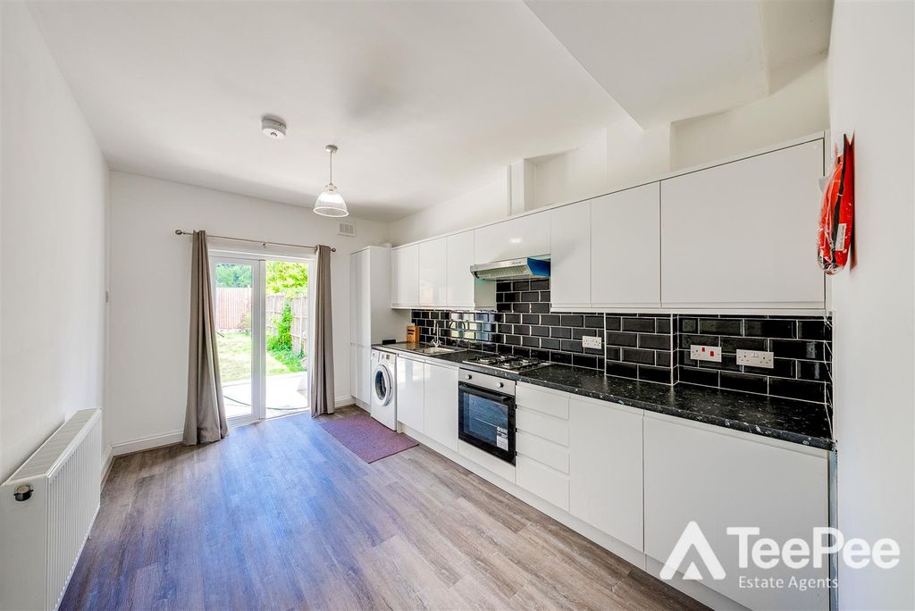 Property photo 2 of 26 A7S09591Hdr.Jpg