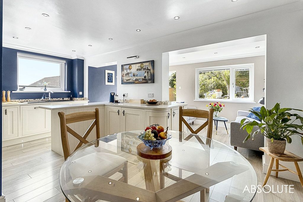 Property photo 3 of 27 Dining Area