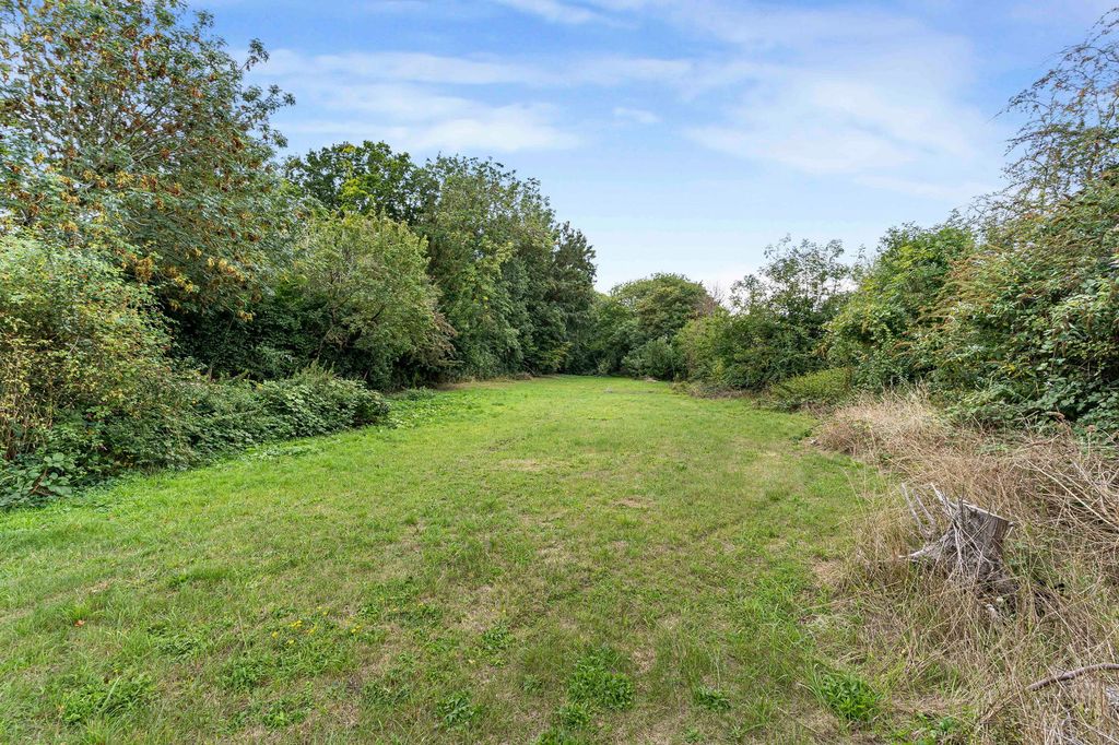 Property photo 2 of 25