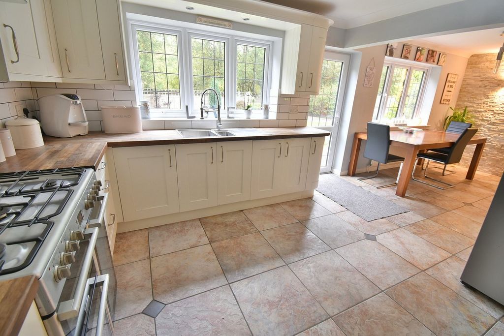 Property photo 2 of 29