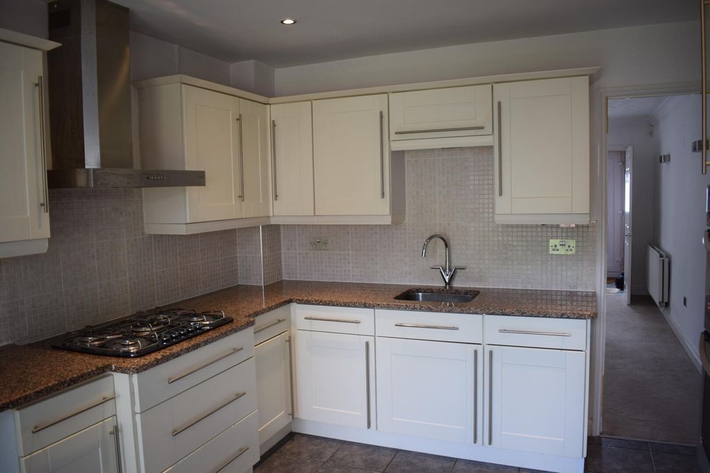 Property photo 3 of 16 Kitchen