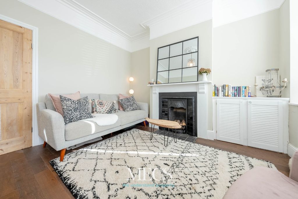 Property photo 2 of 22 4586133