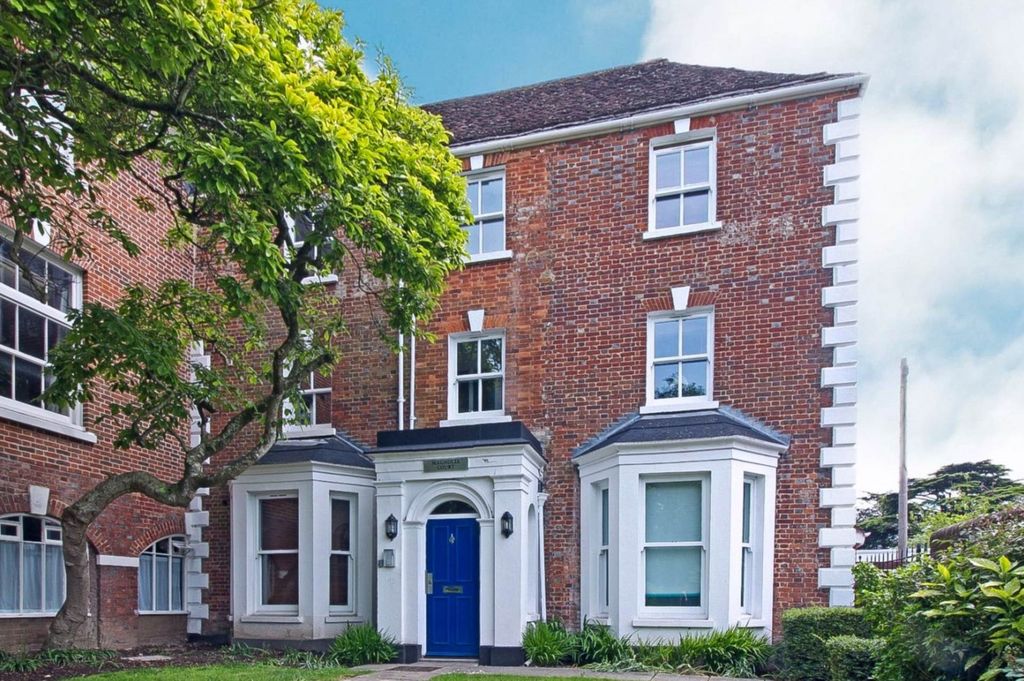 Property photo 1 of 5