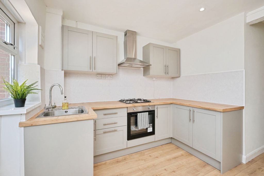 Property photo 3 of 32 Pbox-Img.Jpg