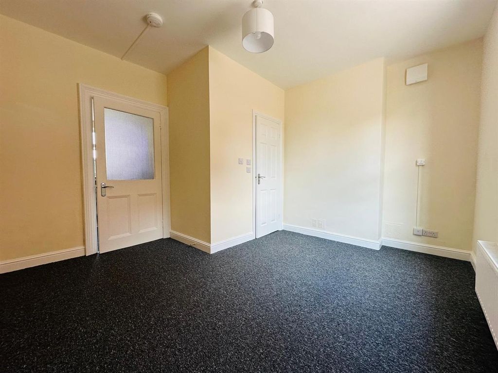 Property photo 3 of 6 Bedroom